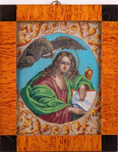 Вышивка «Святой Евангелист Иоанн» c христианскими символами в старинной раме
