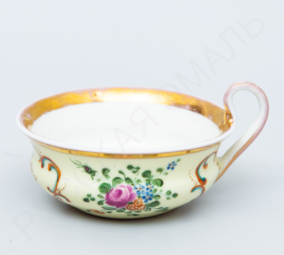Чашка для шоколада с изображением цветов на лимонном фоне. Попов