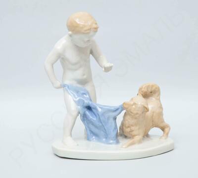 Скульптура «Мальчик с собакой»