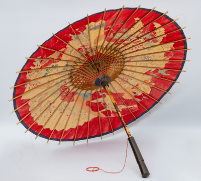 Зонт с изображением птиц, бабочек и цветов. Из собрания семьи Н.М. Шверника