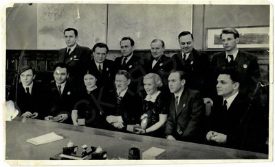 [Любовь Орлова]. Фотография "После вручения Председателем Президиума Верховного Совета СССР М.И. Калининым  правительственных наград".