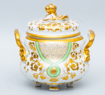 Сахарница оригинальной формы с росписью золотом и навершием в виде бутона розы на крышке